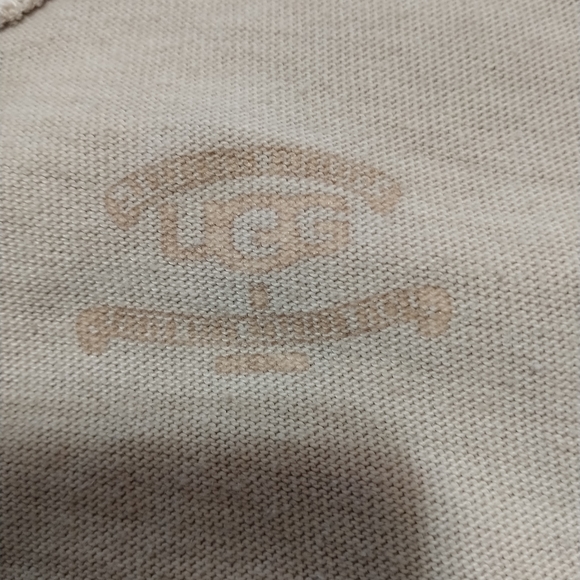 💙UGG Open Back Shirt (med only)💙 - Picture 9 of 11